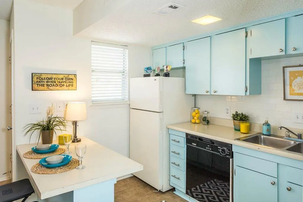 1 bed, 1.0 bath, 400 sqft, $950 — Photo 2
