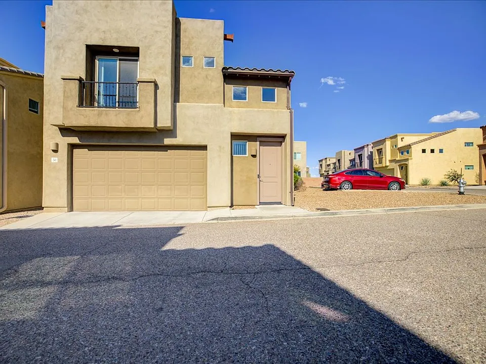 241 E Imperial Ct