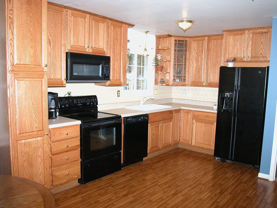Gorgeous updated Kitchen with beautiful cabinets and appliances.