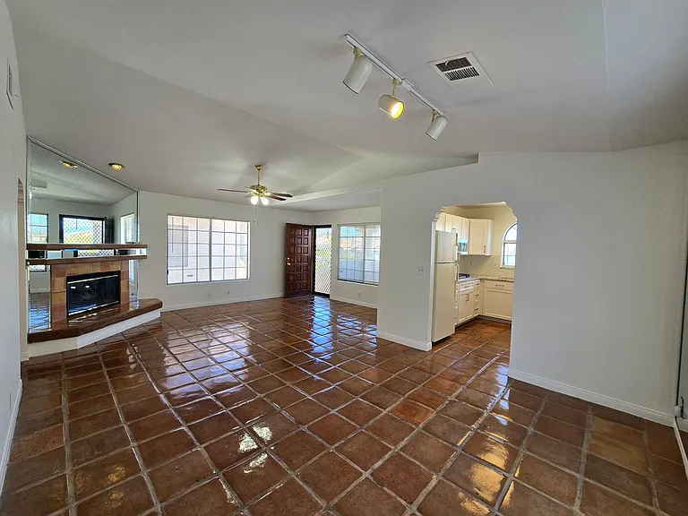 1421 Santa Margarita St #G — Photo 7