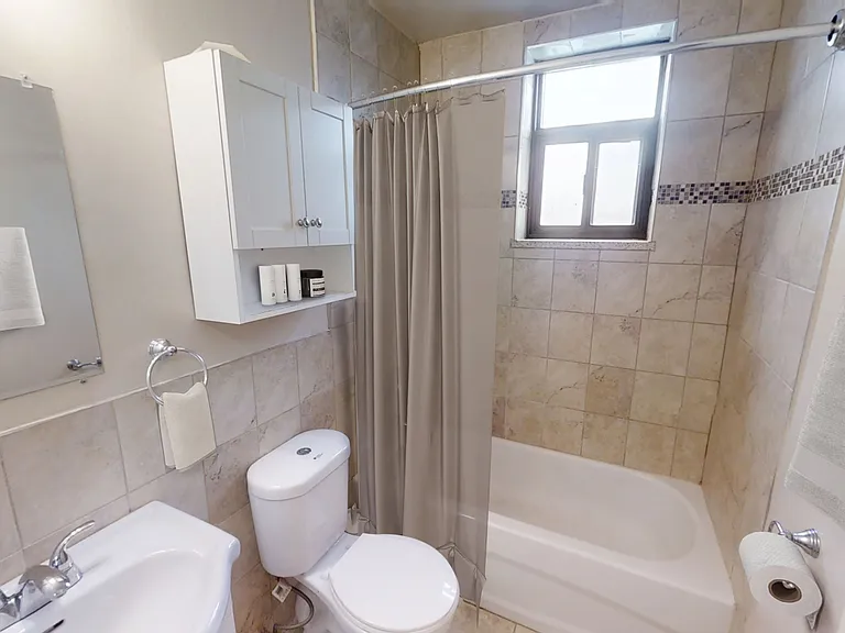 1785 Bloor St — Photo 8