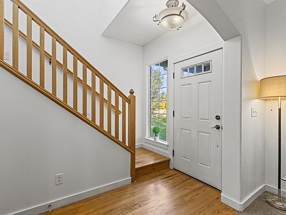5th image of 675 E Pine Ave