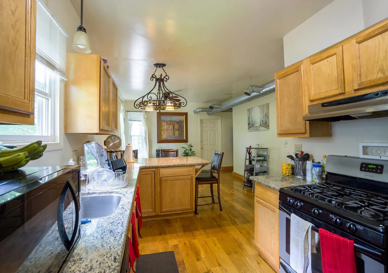 113 Comstock Place Furnished Rooms - Available 7/1/27 Or 8/1/27 — Photo 4