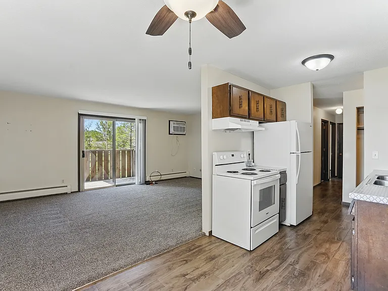 North Shore Apartments — Photo 5