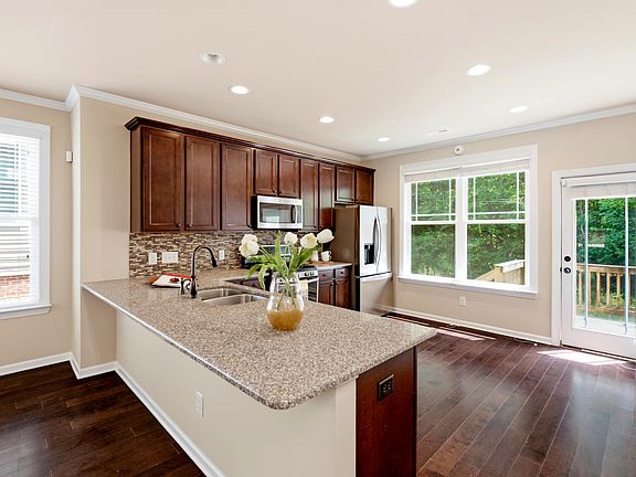 3rd image of 444 Lena Cir