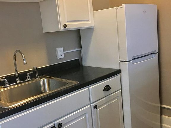 5th image of 1114 W Jefferson Blvd #B