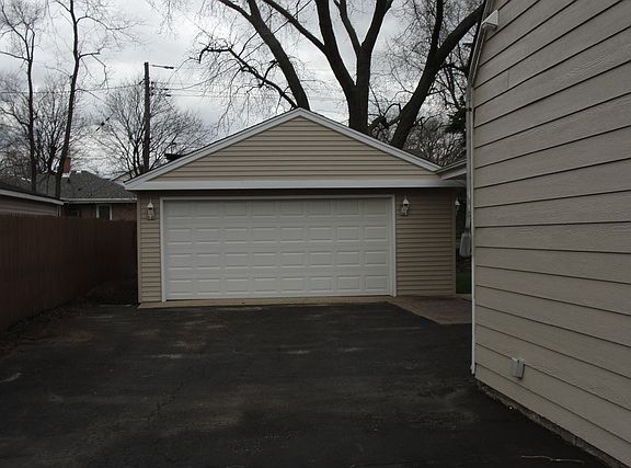 3rd image of 18 Whitehall Ave