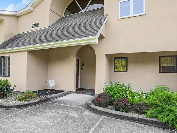 3rd image of 613 Horsepound Rd