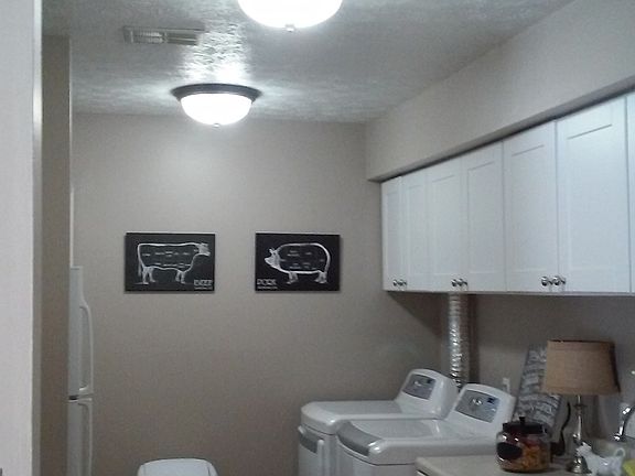 3rd image of 589 Canterbury Ln APT B