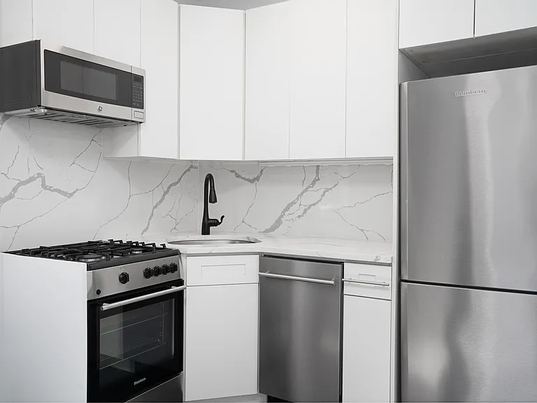 210 W 10th St #6E — Photo 2