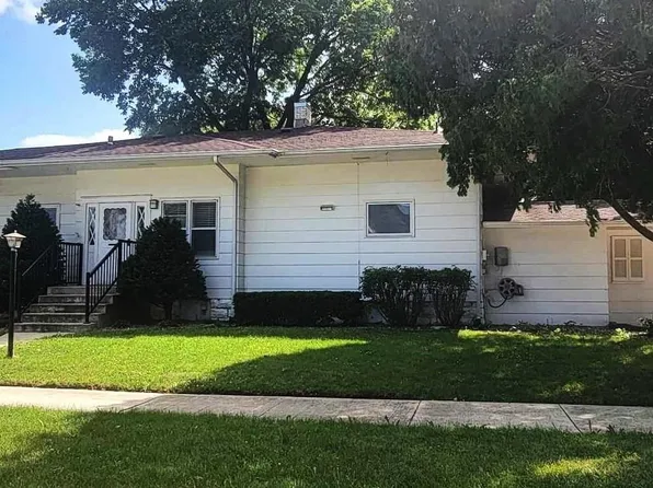 506 Spriggs St, Charles City, IA 50616
