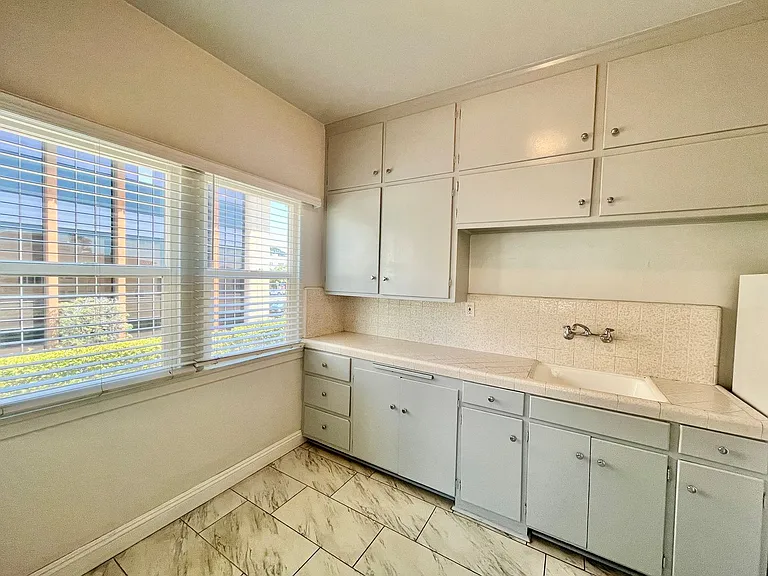 2311 4th Ave — Photo 4