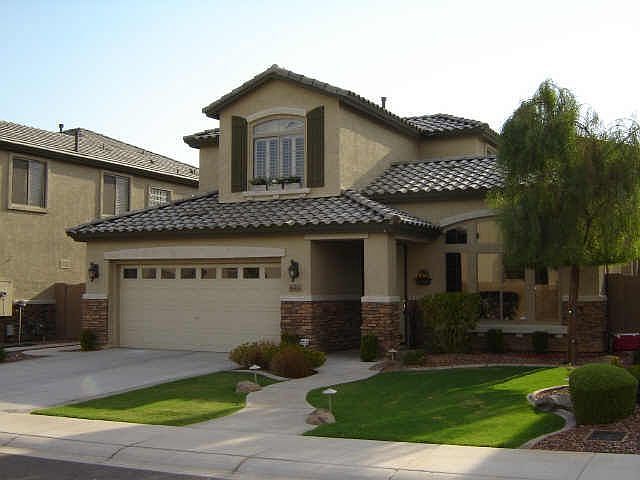 Great curb appeal!