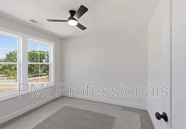 408 Legions Ct — Photo 20