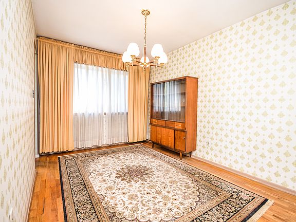 4th image of 486 Bellevue Ave
