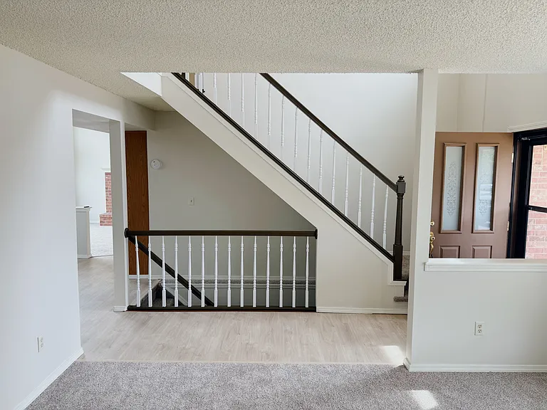 8061 Scarborough Dr — Photo 9