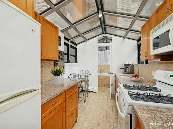 131 East 39th Street image 2 of 12