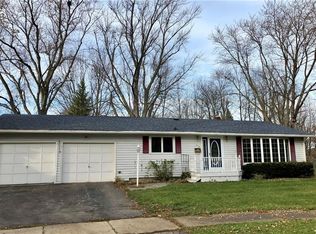 460 Northfield Dr, Youngstown, NY 14174
