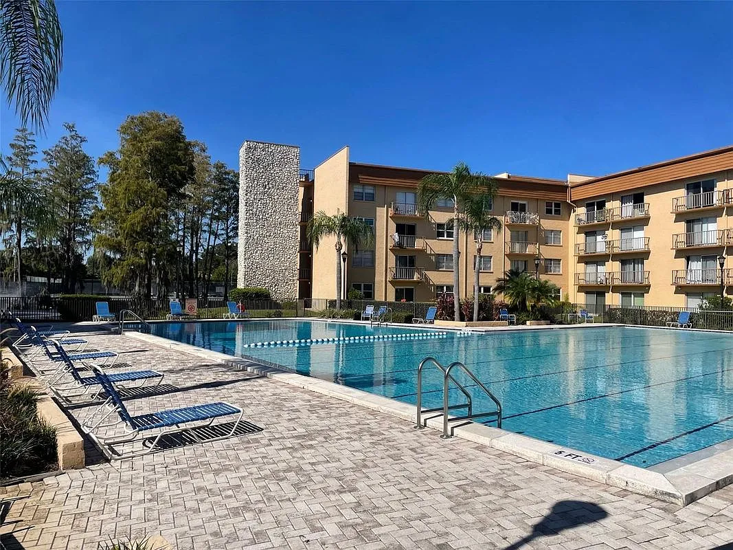 1 bed, 1.0 bath, 833 sqft, $1,350 — Photo 1