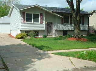 3700 Western Pine Dr NE, Cedar Rapids, IA 52402