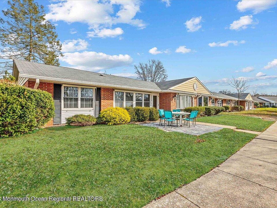 1st image of 353A Dorchester Drive