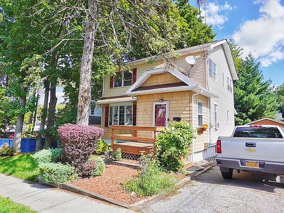 2nd image of 547 Metropolitan Ave
