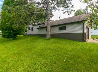 1306 W 38th St, Davenport, IA 52806
