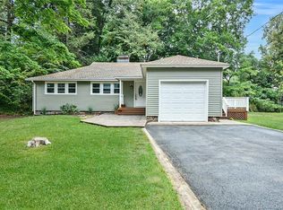 7 Pleasant St, Burlington, CT 06013