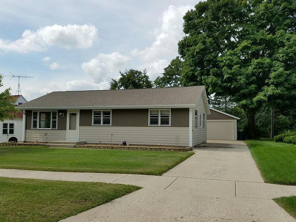 1st image of 1028 Lincoln Dr E