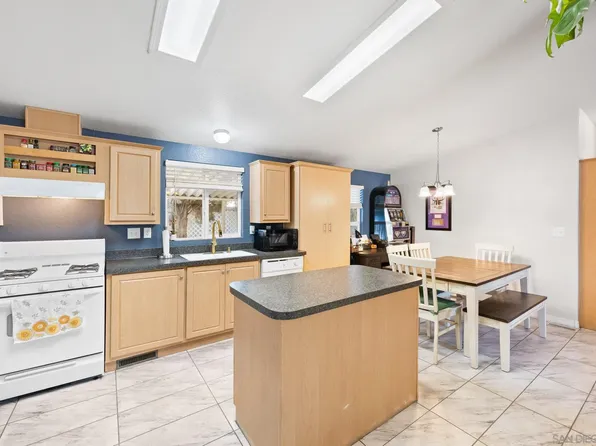 12830 El Rey Vista St #140, Poway, CA 92064