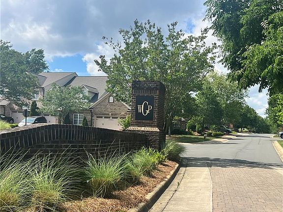 2nd image of 2926 Grove Park Dr
