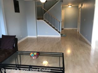1348 Derby Ln, Mundelein, IL 60060