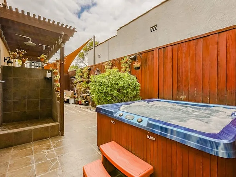 1203 S Rimpau Blvd — Photo 7