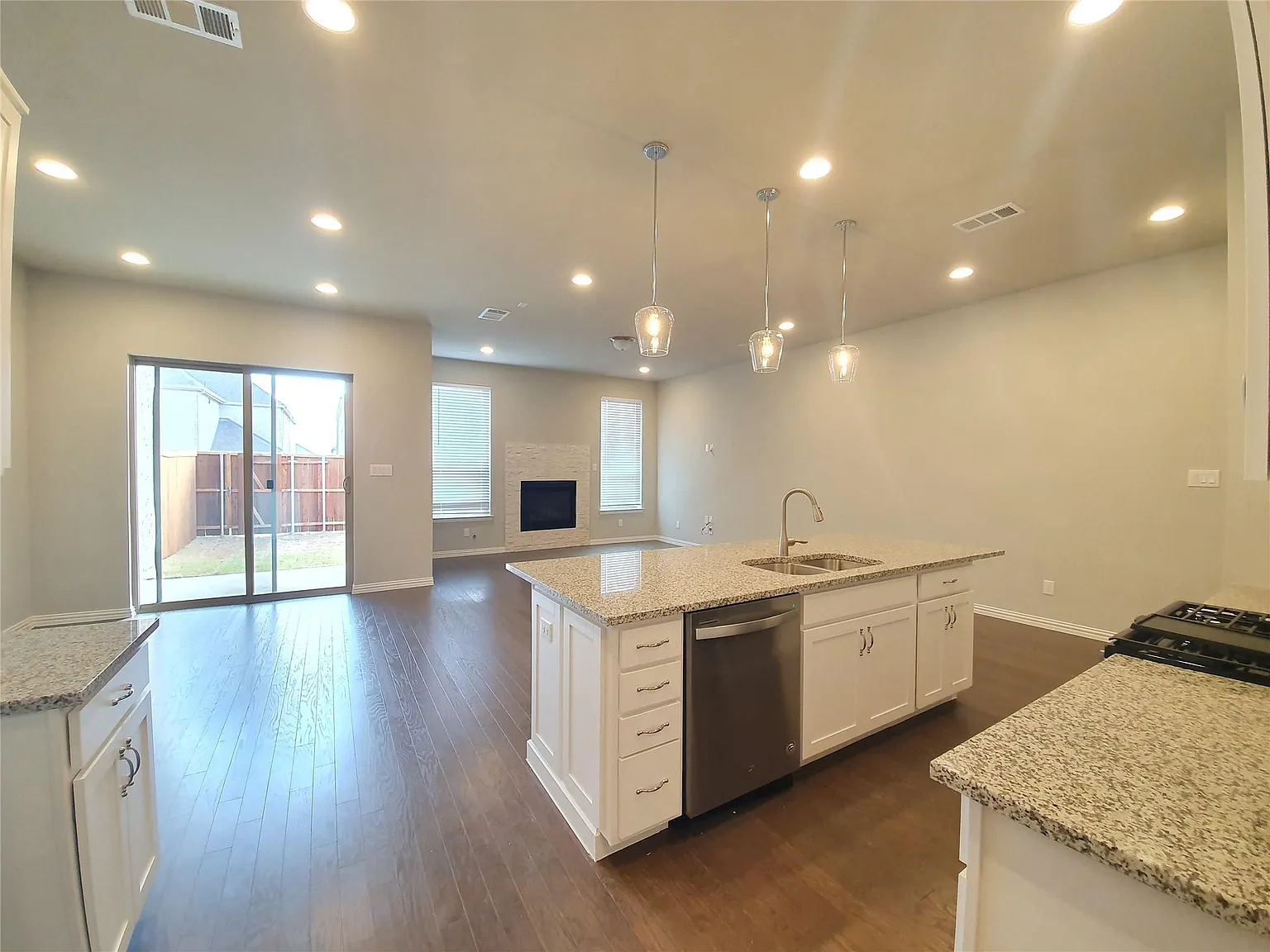 3 bed, 2.5 bath, 1937 sqft, $3,100 — Photo 3