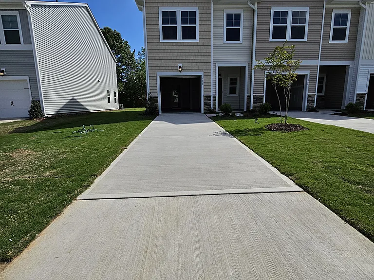 270 Paramount Dr — Photo 2