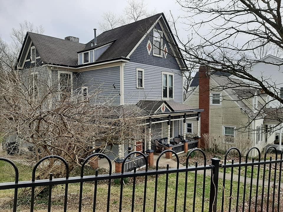 2nd image of 3620 Russell Ave