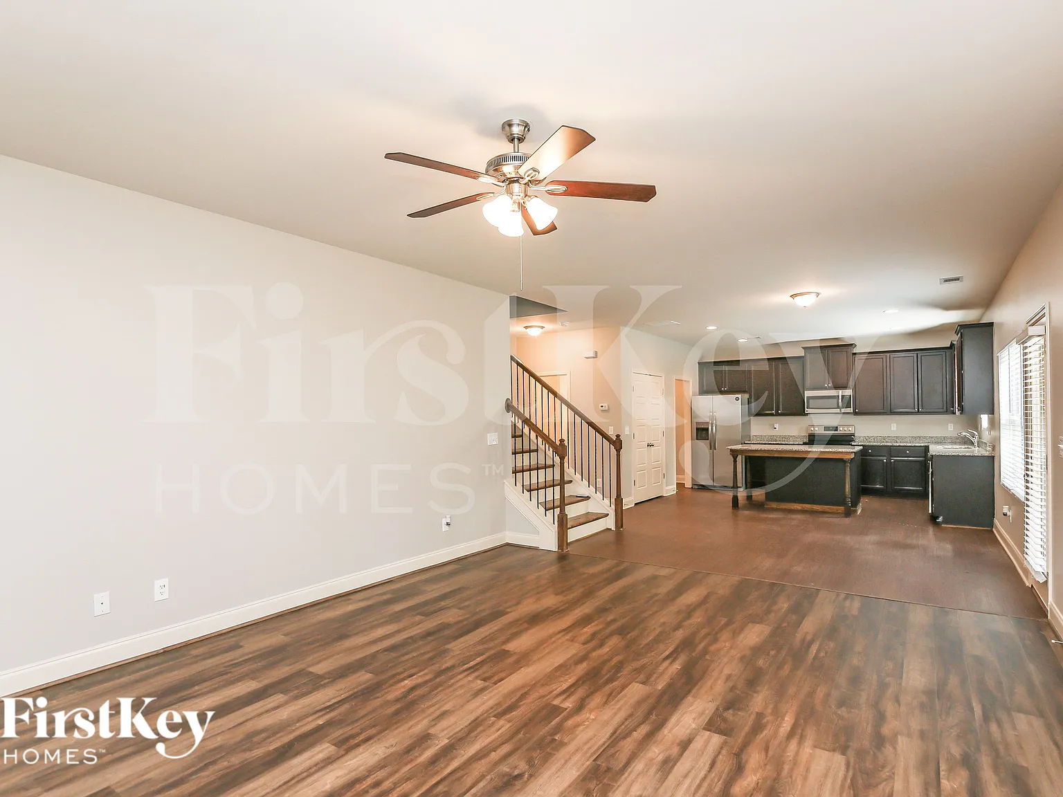 4 bed, 2.5 bath, 2516 sqft, $2,295 — Photo 2