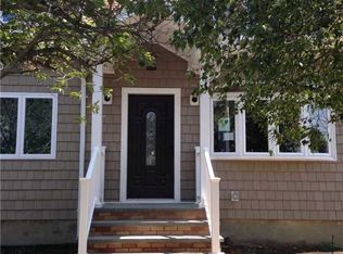 247 Phyllis Dr, Lindenhurst, NY 11757