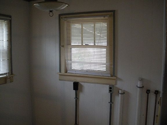 4th image of 821 N 4th St