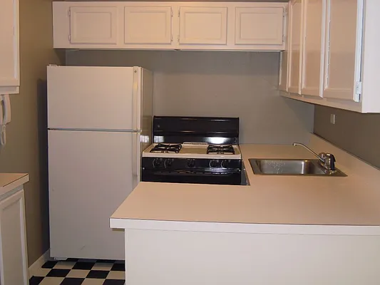 Rented by Metropolitan Equities | media 15