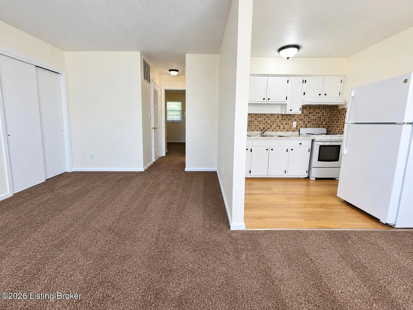2 bed, 1.0 bath, 750 sqft, $900 — Photo 3