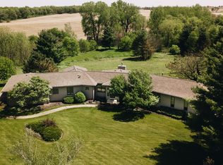 1814 Hickory Ln, Dixon, IL 61021