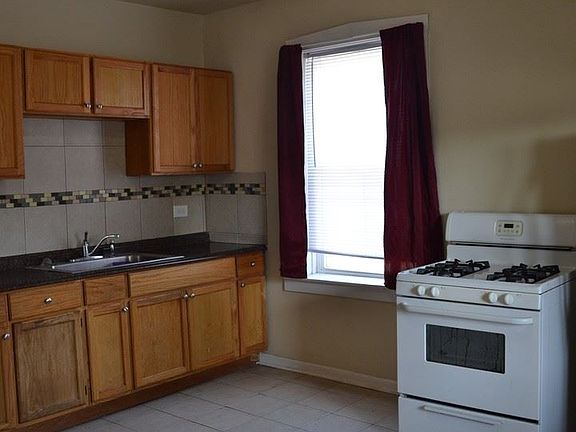 4th image of 3234 W Warner Ave #1W