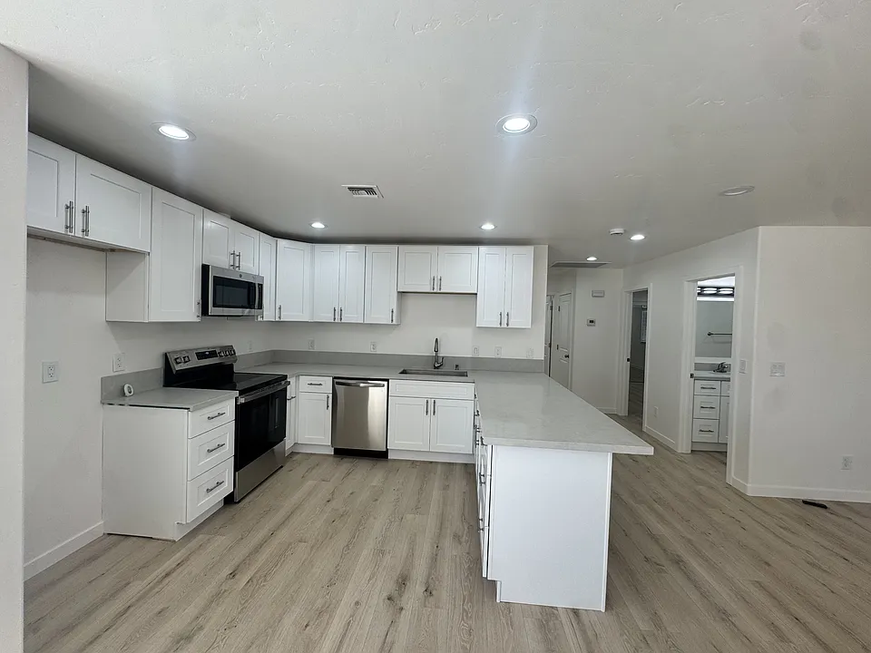 5657 S Rocky Rd
