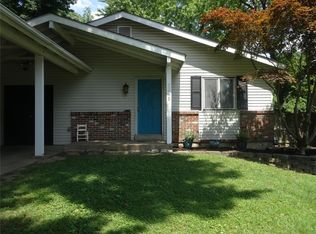 2695 Lindsay Ln, Florissant, MO 63031