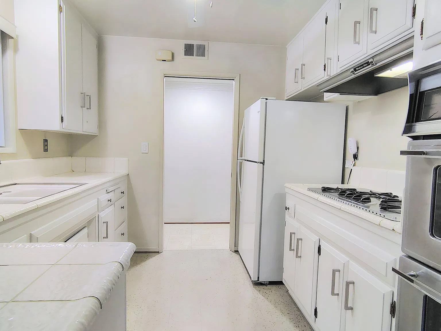 5 bed, 1904 sqft, $4,300 — Photo 2