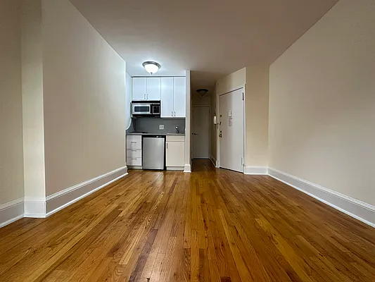 Rented by City Connections Realty | media 15