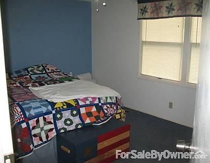 Master Bedroom : 14 x 11 feet