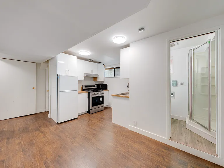 5578 Oakglen Dr — Photo 12