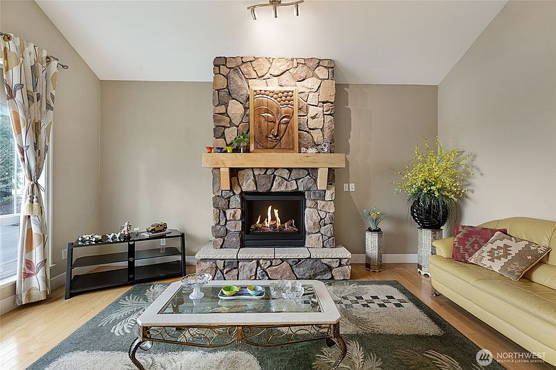 4th image of 660 Parkside Place
